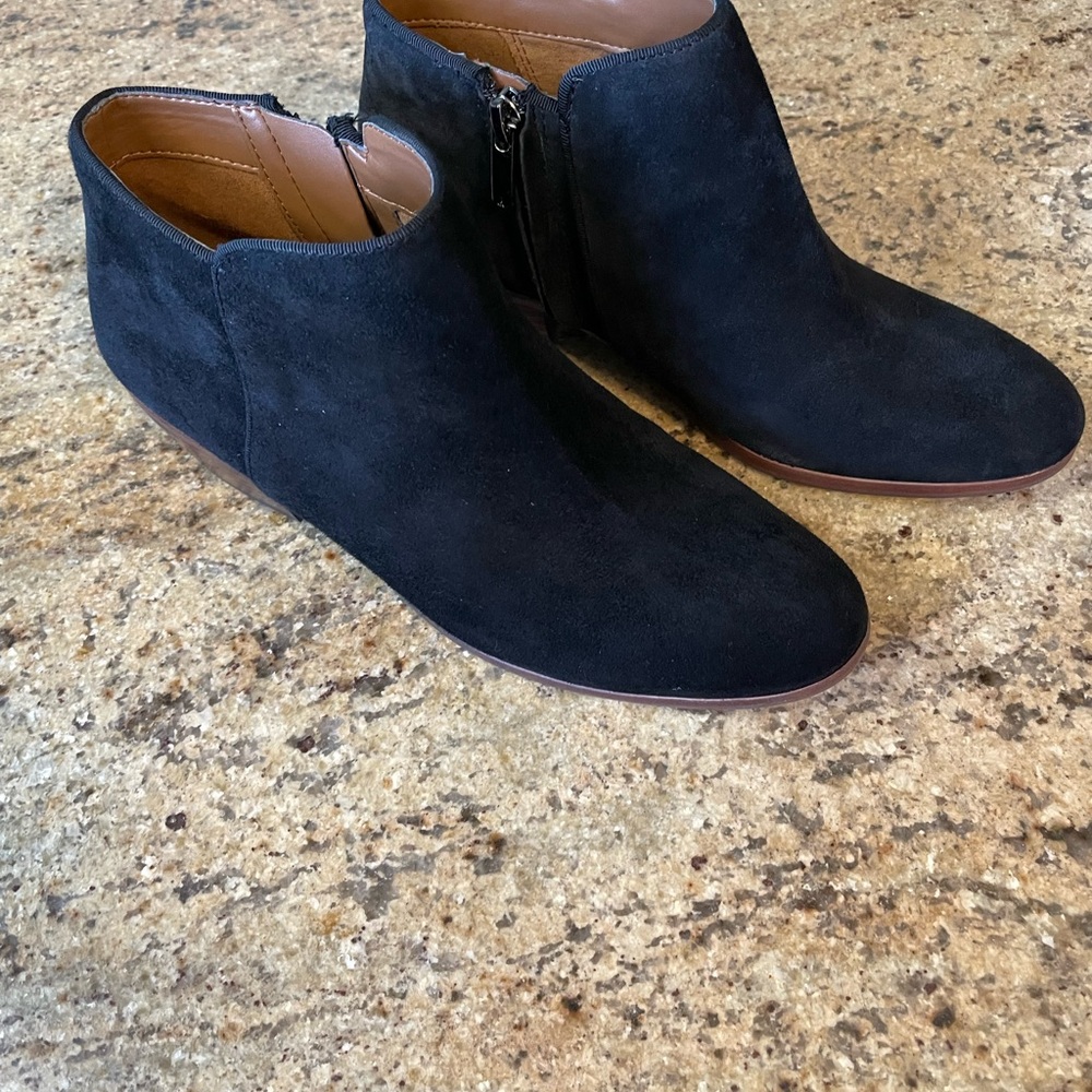 Sam Edelman size 6.5 black suede bootie’s